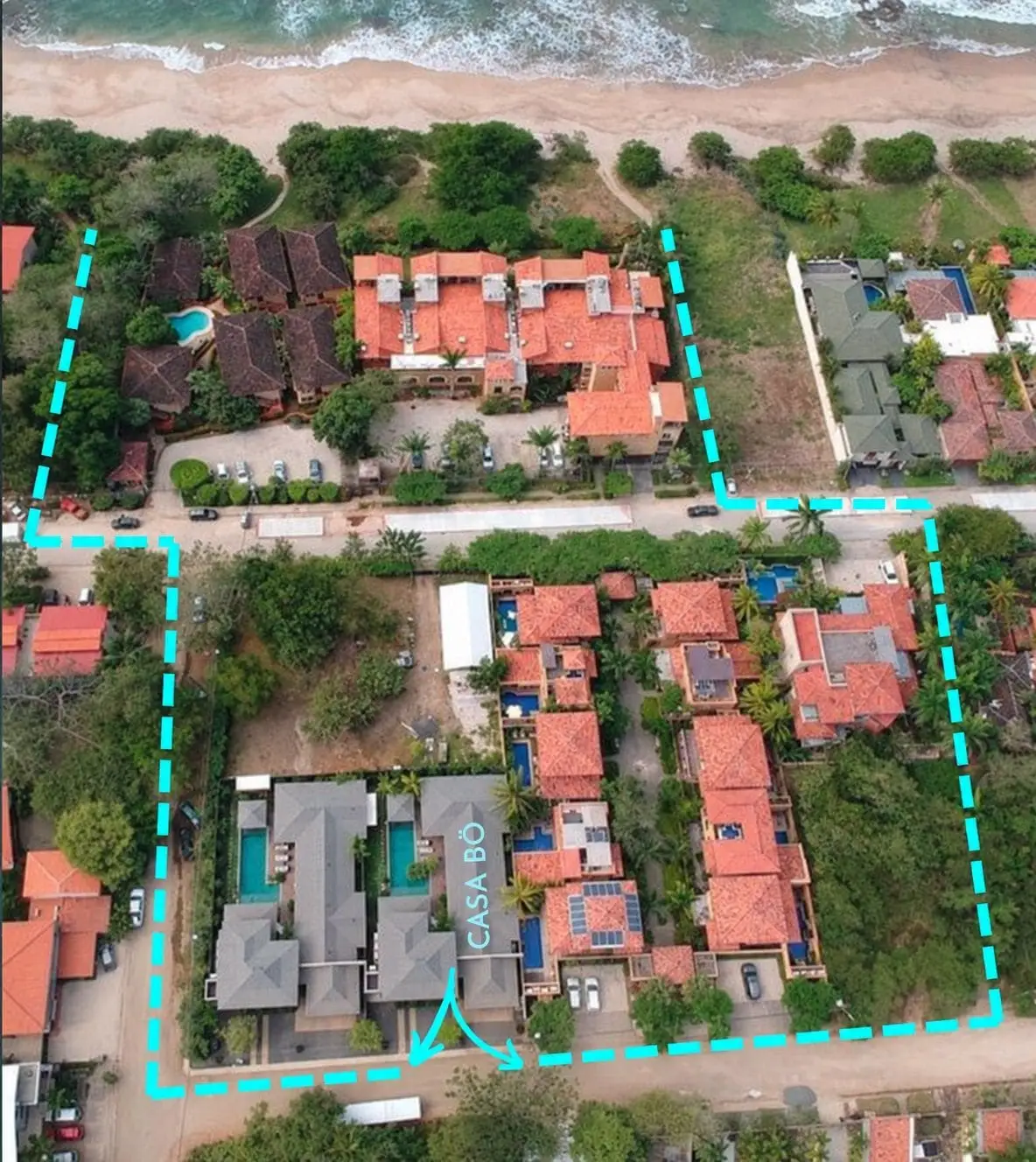 Aerial view of Casa Bö, 150m from the beach in Playa Langosta