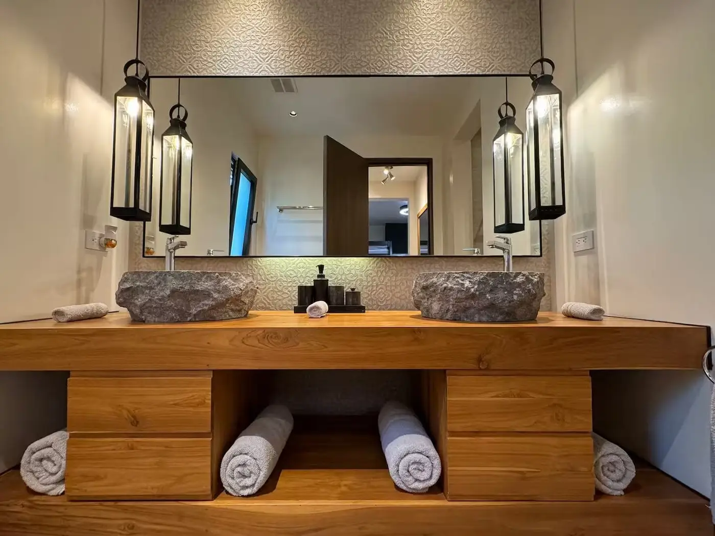 Bedroom Three en-suite bathroom